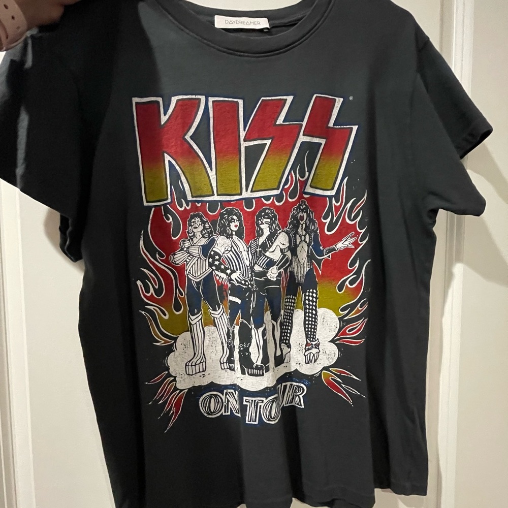 Kiss graphic